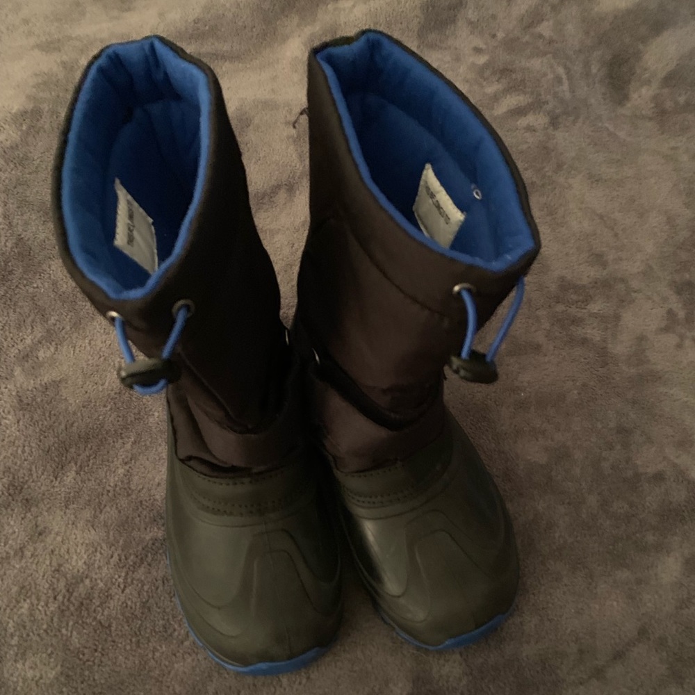 Boy’s Snow Boots (Size 1)